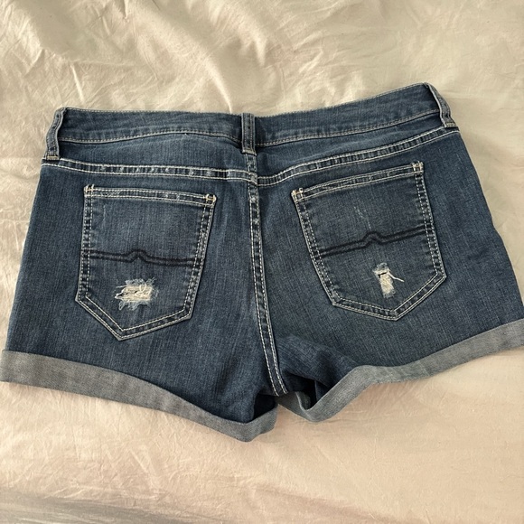 Arizona Jean Company Women's Blue Denim Shorts size 7 - Picture 2 of 3